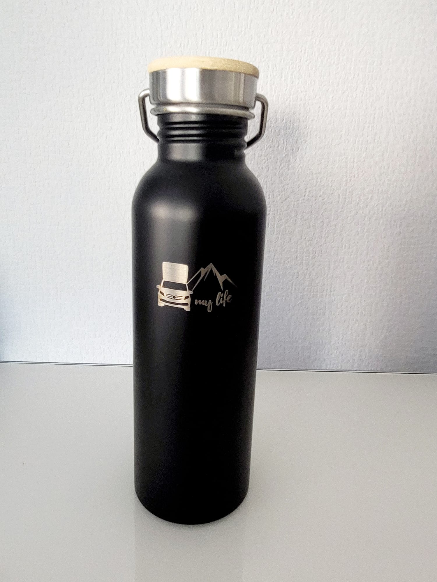 Edelstahlflasche Flasche aus Edelstahl mit Logo graviert / für Zuhause und Unterwegs/ individuell gestaltet in 3 Farben