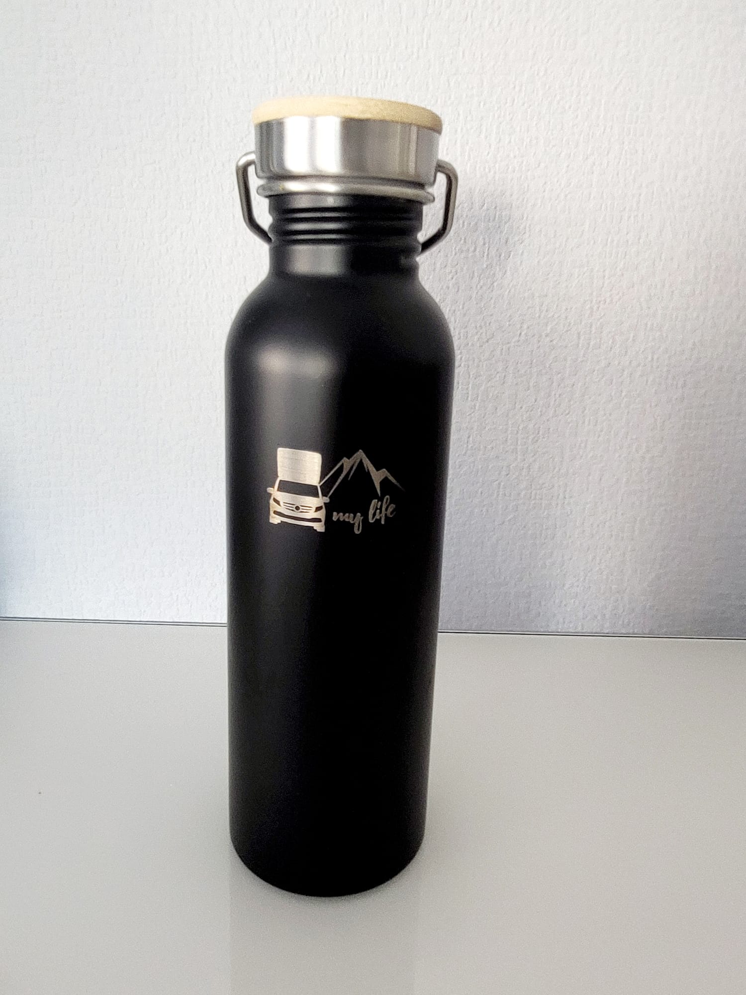 Edelstahlflasche Flasche aus Edelstahl mit Logo graviert Edelstahlflasche Flasche aus Edelstahl mit Logo graviert