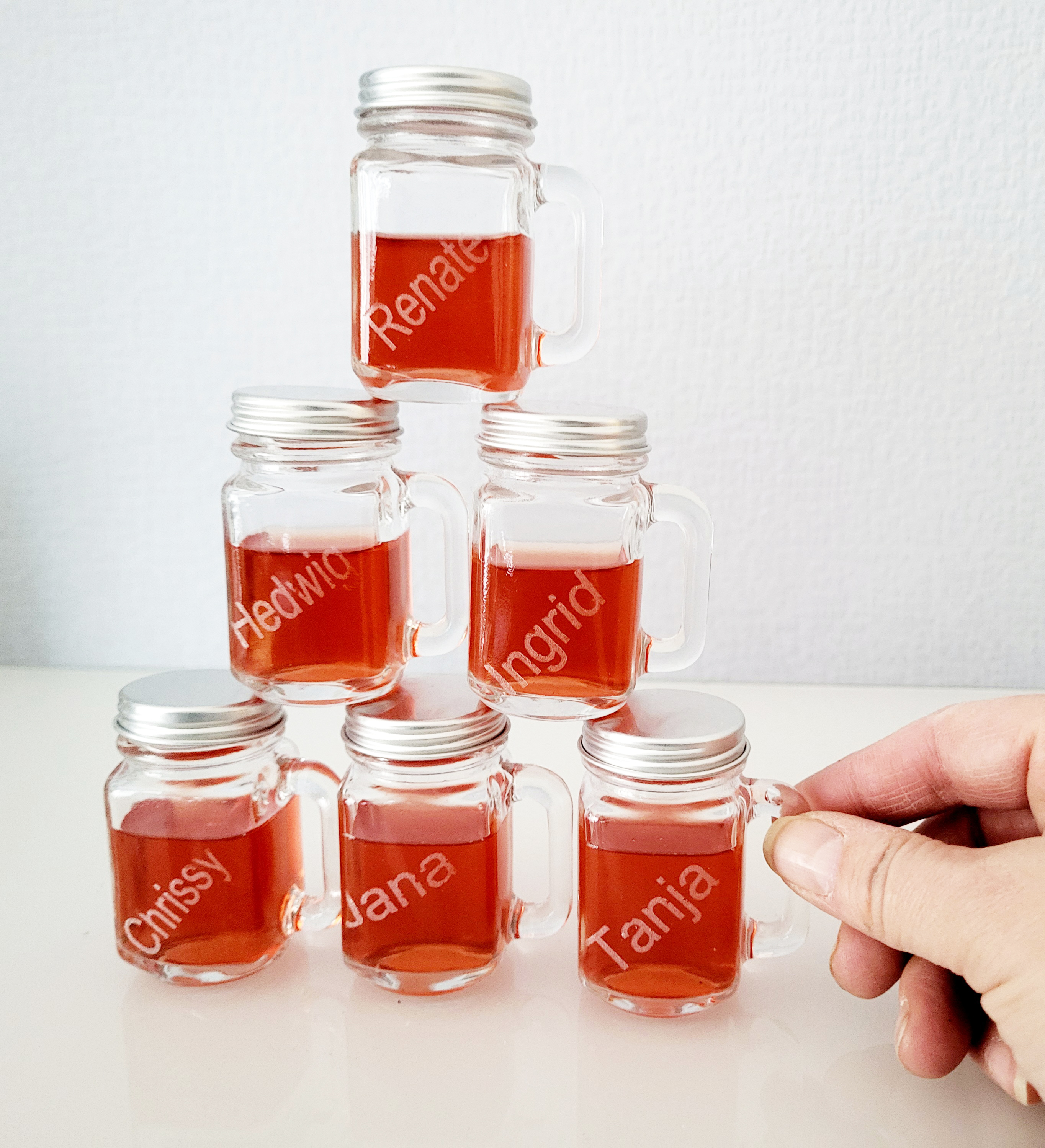 6 Schnaps-Gläser mit Henkel und Deckel inkl. Gravur 6 Schnaps-Gläser mit Henkel und Deckel inkl. Gravur