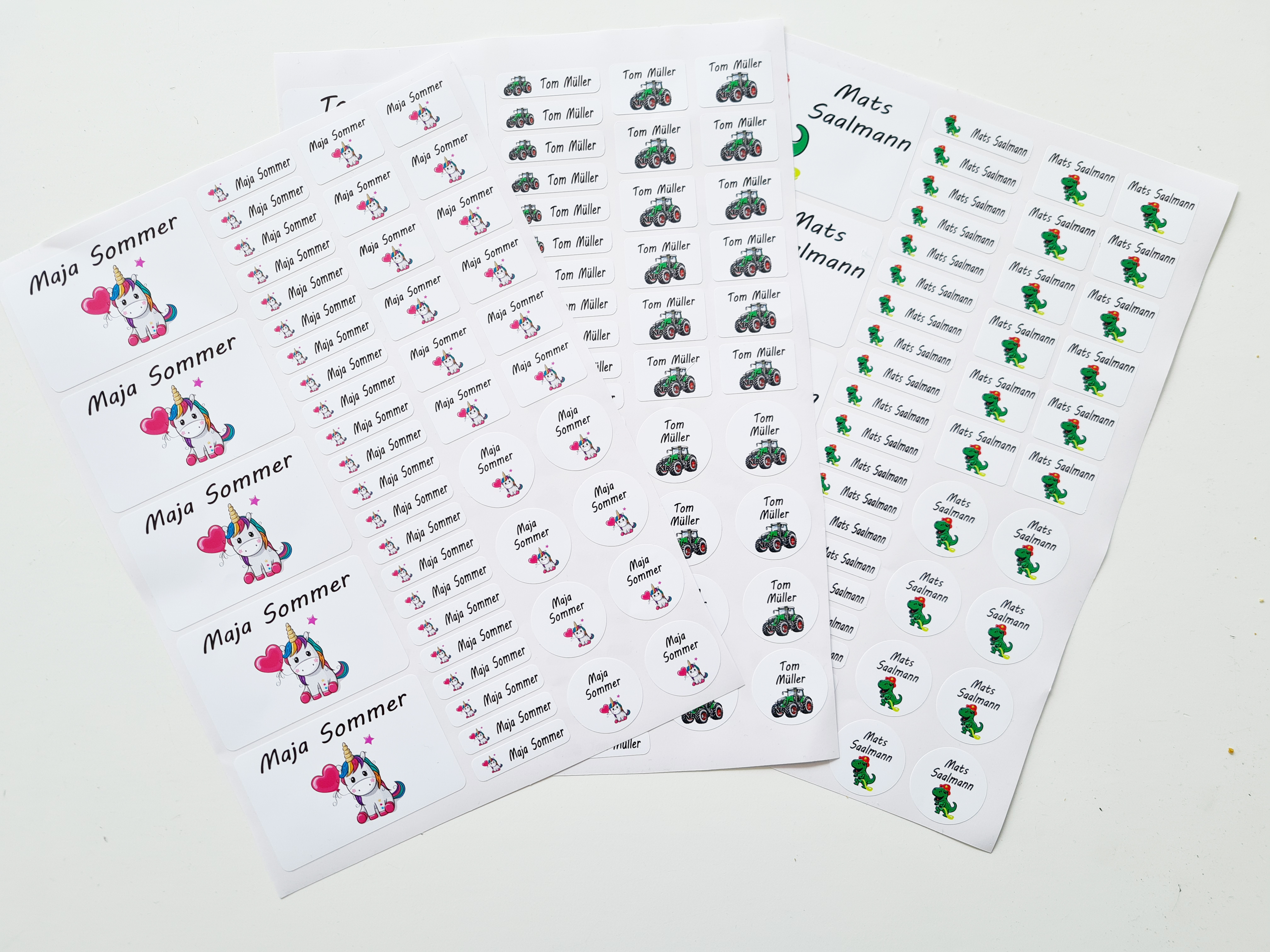 Namensetiketten/Aufkleberbogen auf einem DIN A4 gemischt Namensetiketten/Aufkleberbogen auf einem DIN A4 gemischt