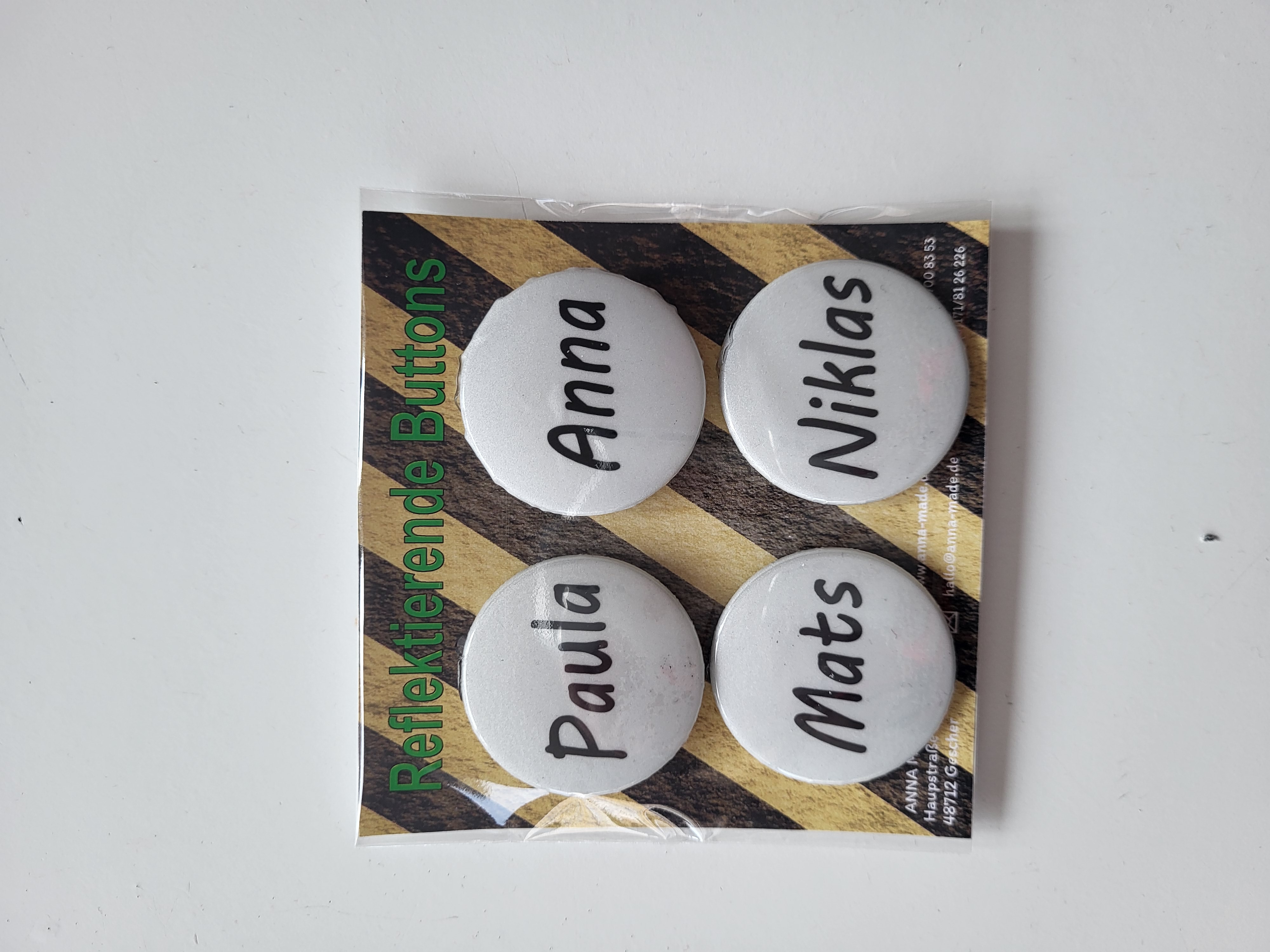 Buttons in neongelb oder reflektierend Buttons in neongelb oder reflektierend