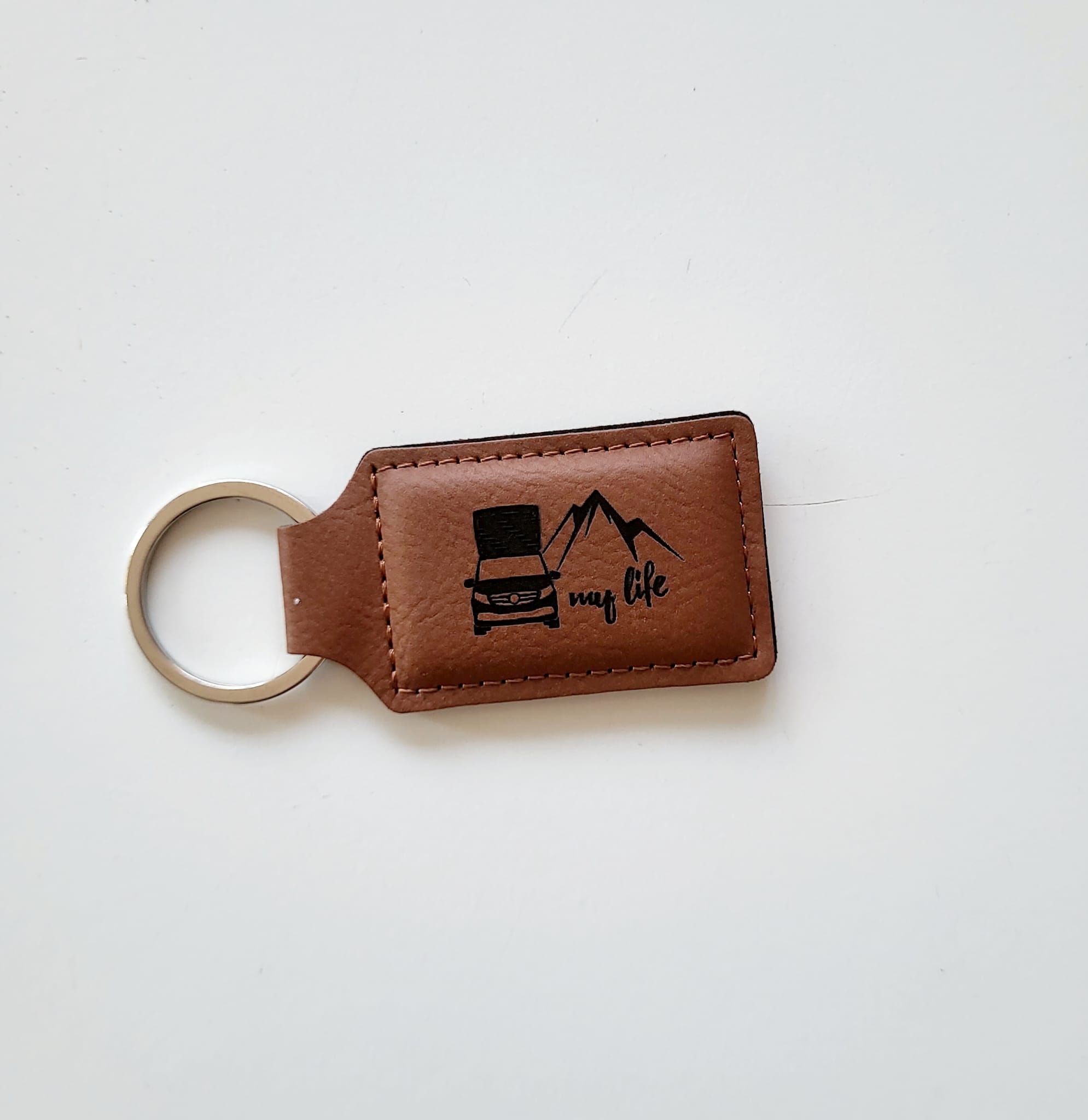 Leder- Schlüsselanhänger mit Logo graviert Leder- Schlüsselanhänger mit Logo graviert