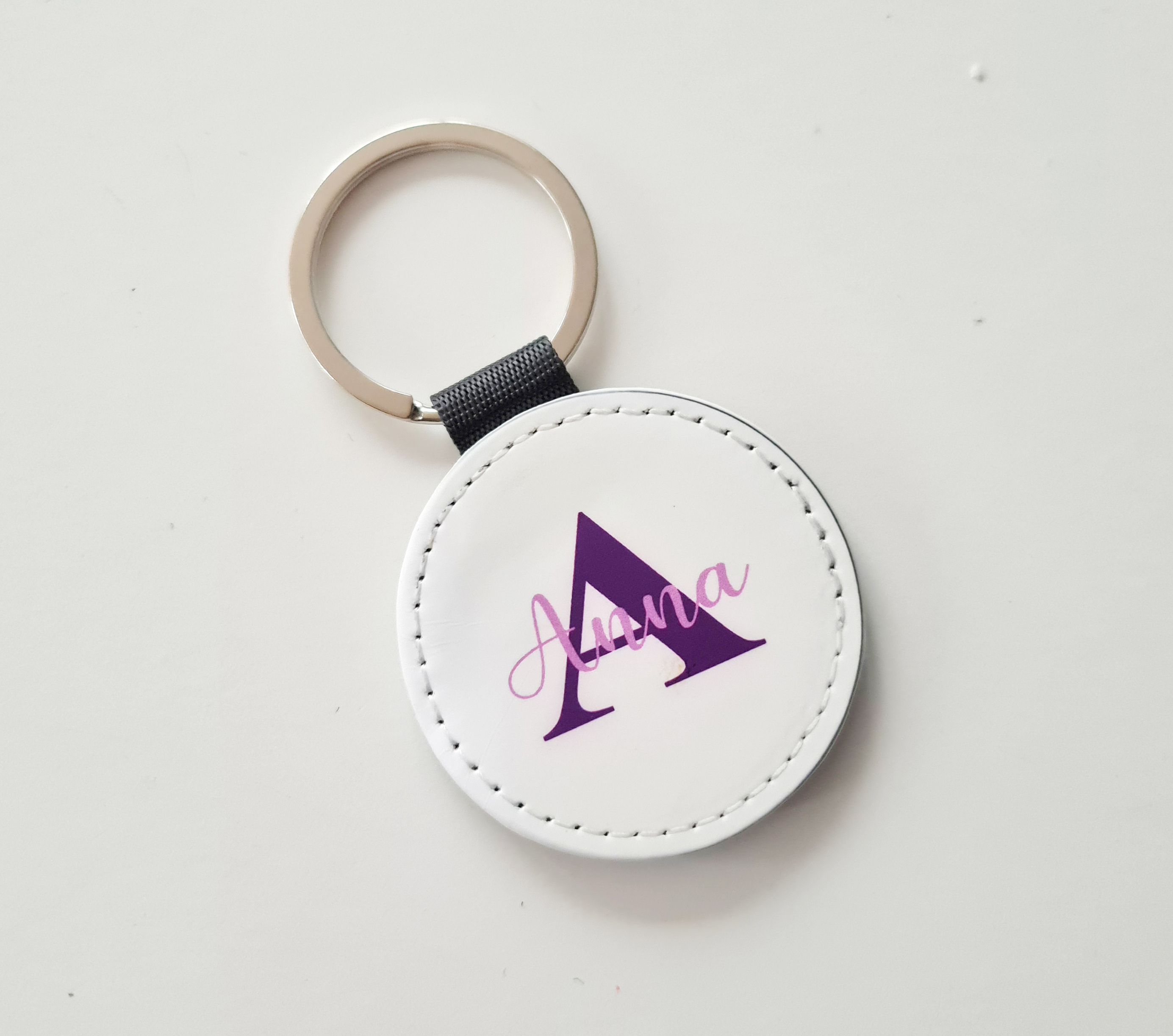 Lederschlüsselanhänger rund oder rechteckig Lederschlüsselanhänger rund oder rechteckig