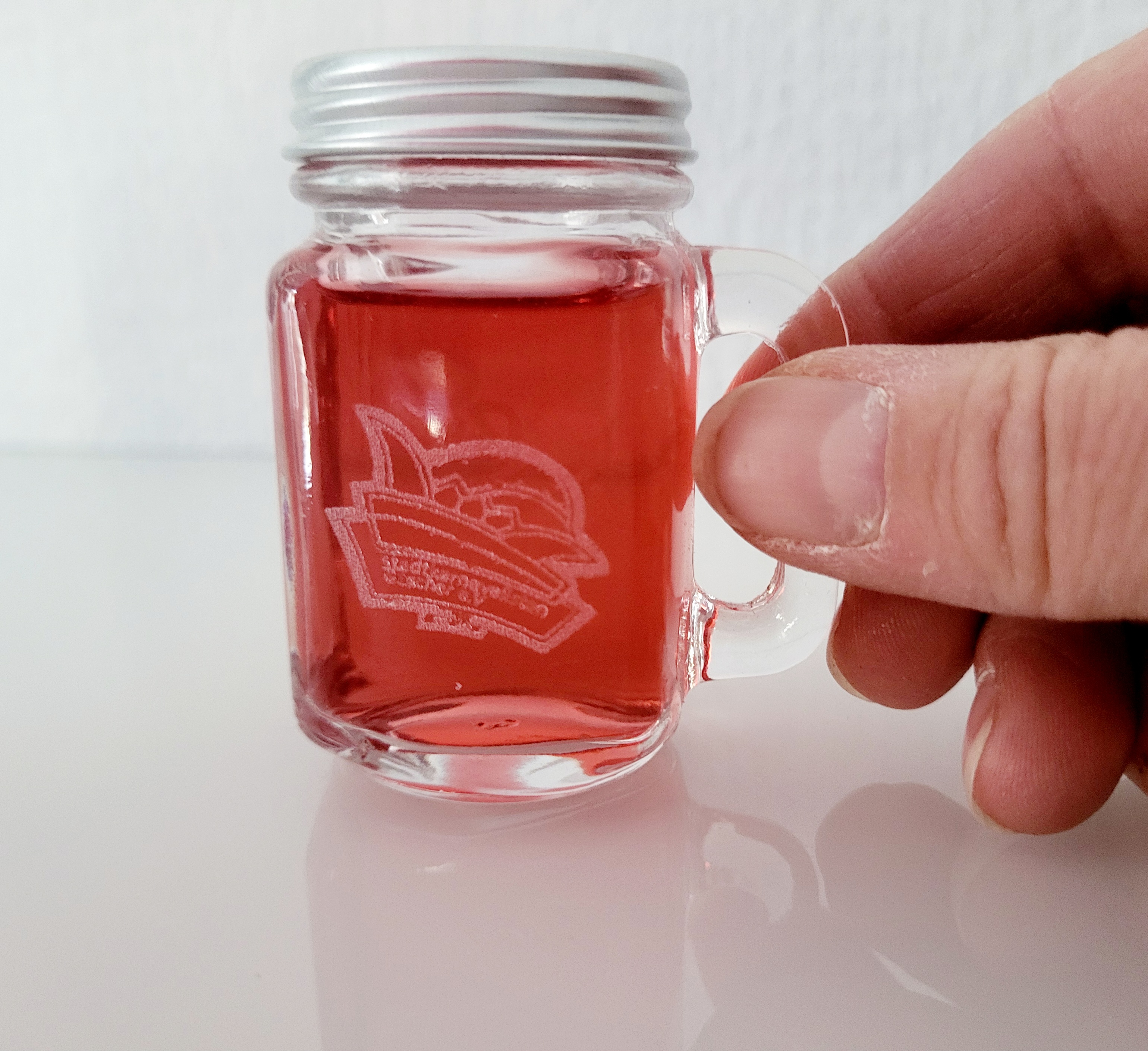 Schnaps-Glas mit Henkel und Deckel inkl. Logo