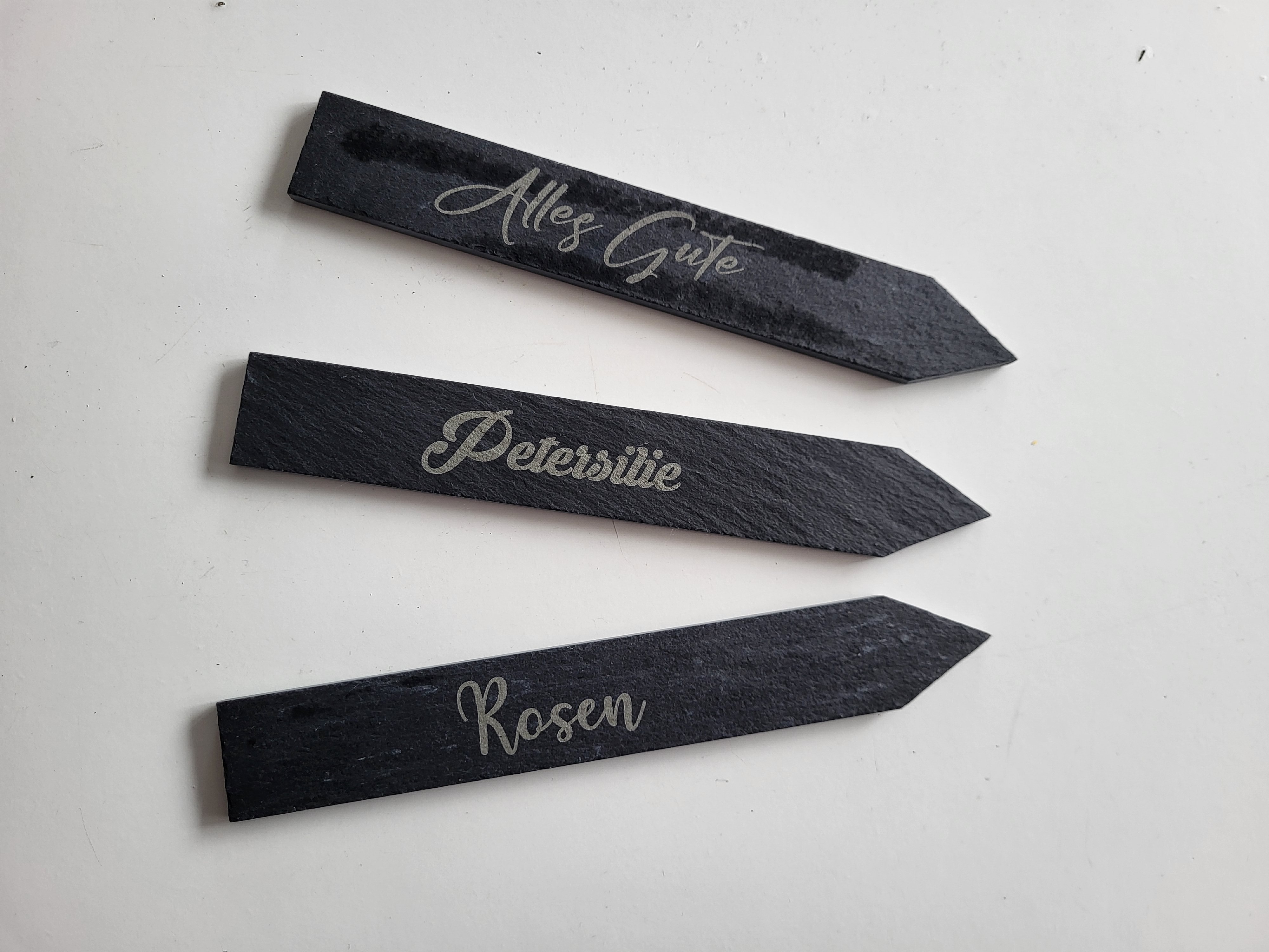 Blumenstecker aus Schiefer mit Wunschgravur/ Beschriftung für Kräuter Blumenstecker aus Schiefer mit Wunschgravur/ Beschriftung für Kräuter