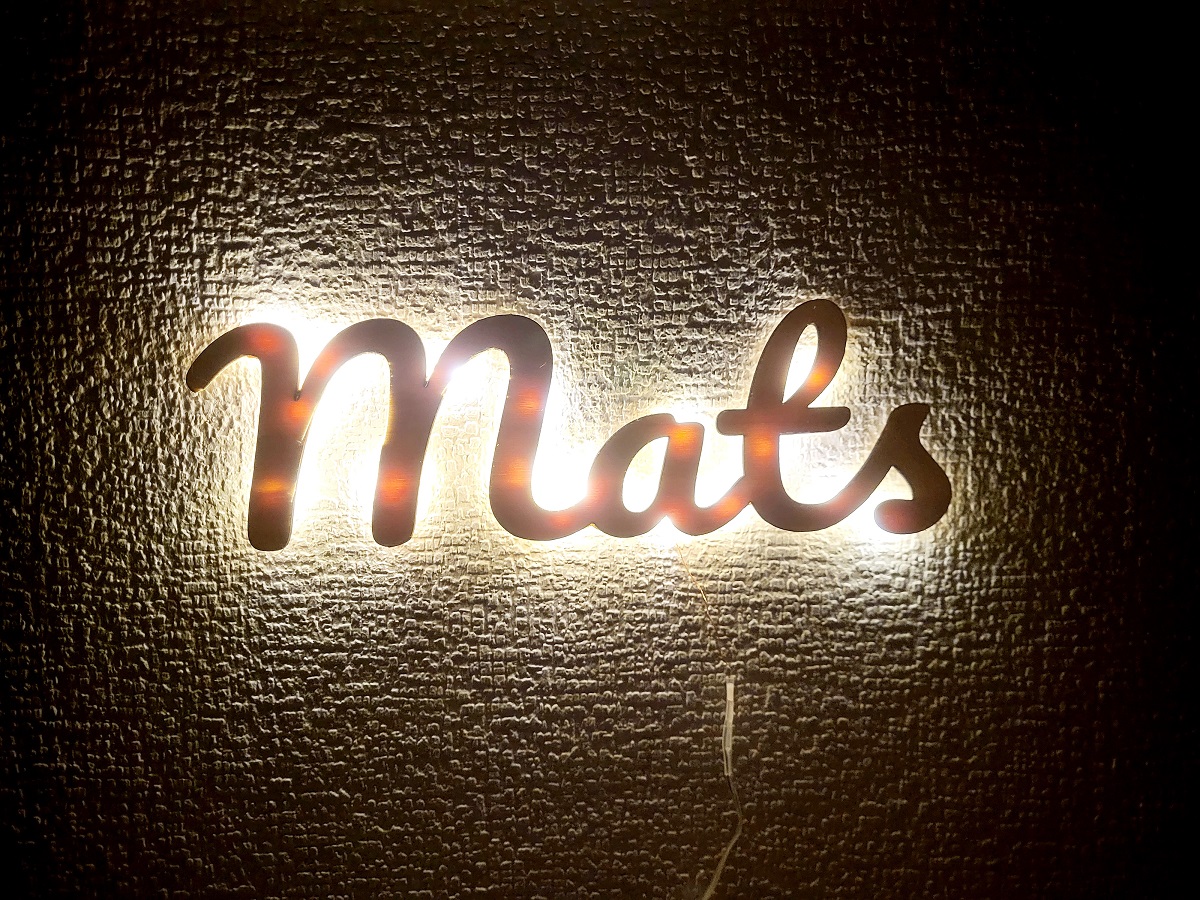 Lampe mit LED-Lichter aus Sperrholz mit eigenem Name