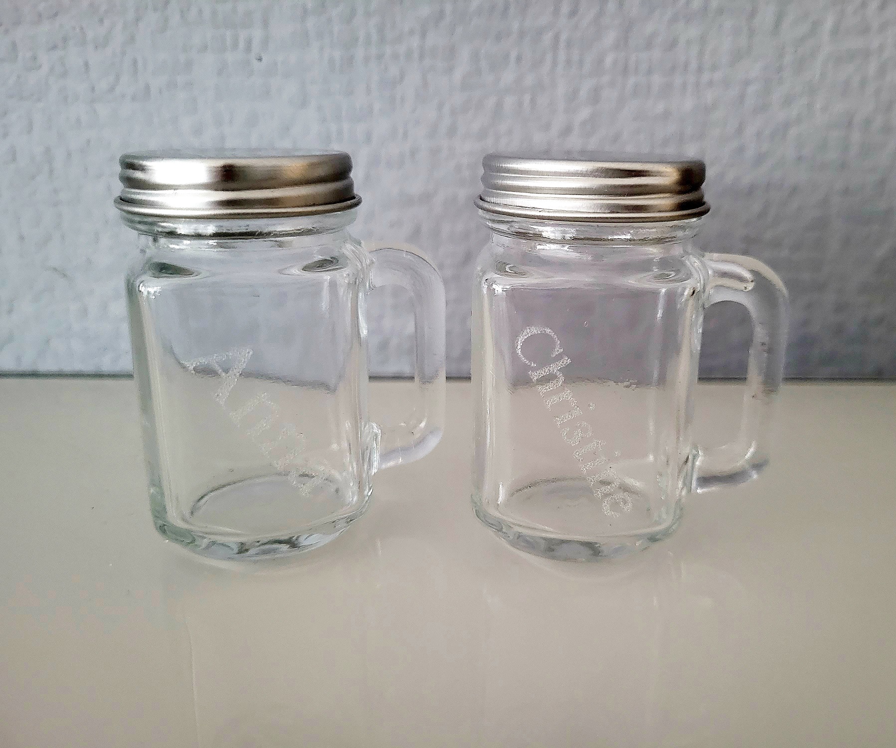 6 Schnaps-Gläser mit Henkel und Deckel inkl. Gravur 6 Schnaps-Gläser mit Henkel und Deckel inkl. Gravur
